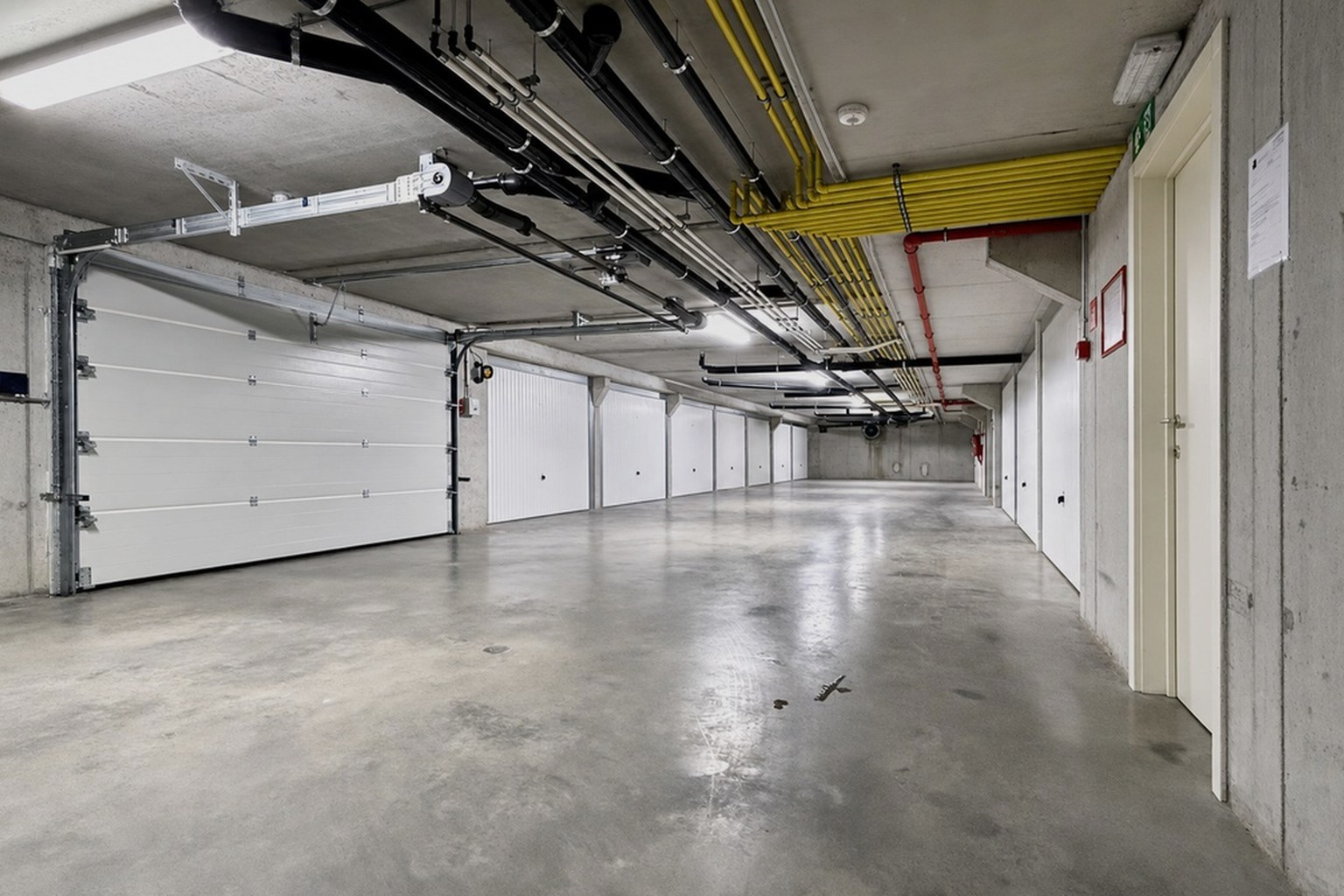 Overzicht van de afgesloten garagebox