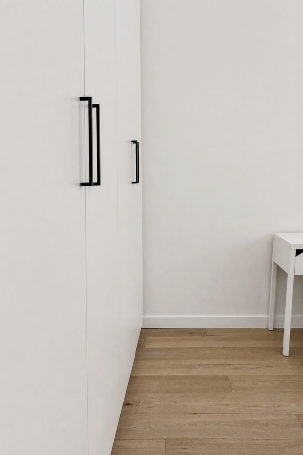 Detail van de ingemaakte kasten in de hoofdslaapkamer