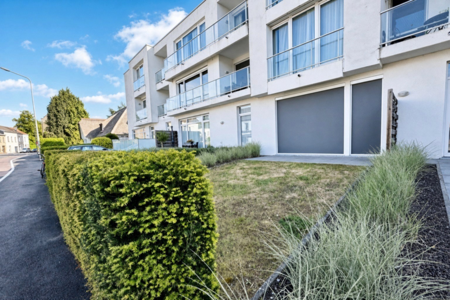 Vooraanzicht van residentie Camelia vanaf de straat